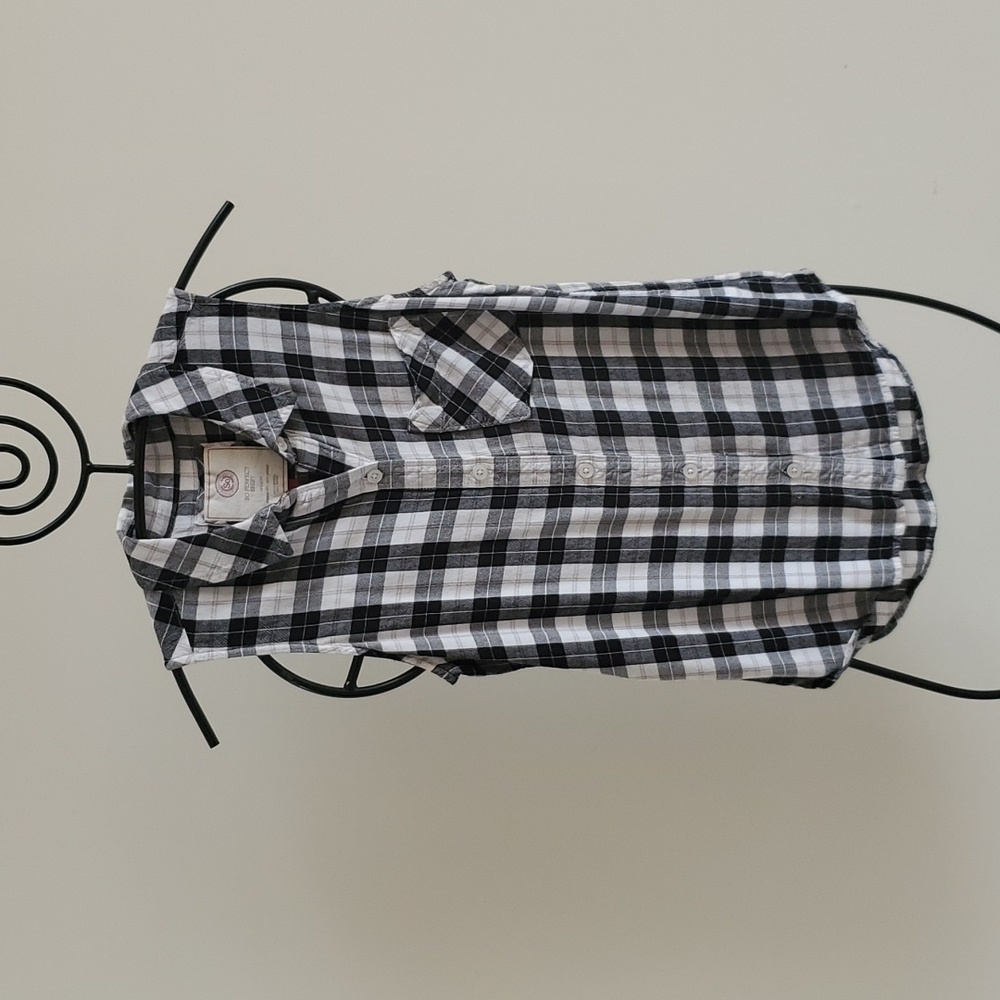 SO * Sleeveless buffalo print shirt